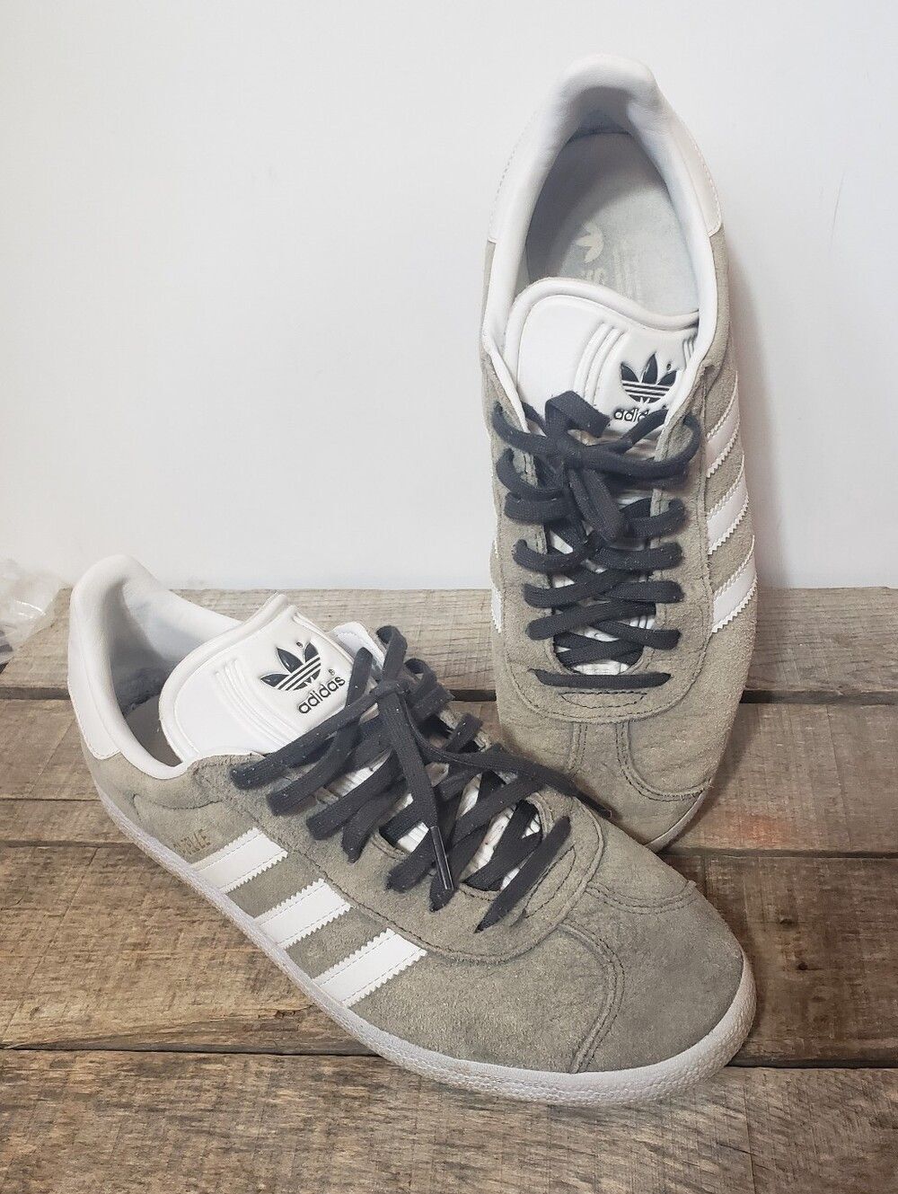 ADIDAS GAZELLE Classic Sneakers Gray Suede Women's 8.5
